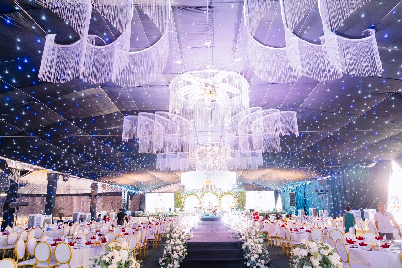 doc la vinh phuc 3 anh em ruot cung nhau to chuc hon le mot ngay quy mo va luong khach moi sieu khung4