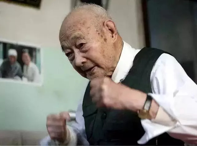 17 lan mac benh hiem ngheo cu ong van song tho 111 tuoi nho mon an than quen trong mam com nguoi viet1 17 lan mac benh hiem ngheo cu ong van song tho 111 tuoi nho mon an than quen trong mam com nguoi viet1