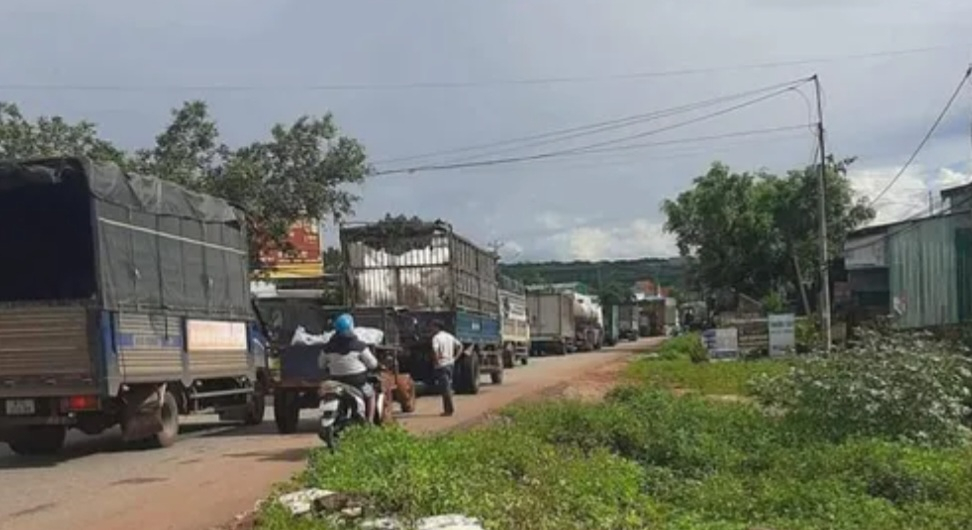 gia lai xe khach va xe tai khong nhuong duong nhau dan den va cham giao thong un tac2 gia lai xe khach va xe tai khong nhuong duong nhau dan den va cham giao thong un tac2