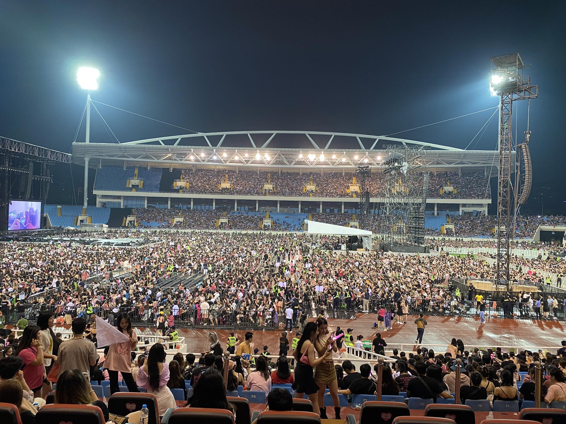 sau mot dem nhac bung no ve xem blackpink day 2 bat ngo du dinh2 sau mot dem nhac bung no ve xem blackpink day 2 bat ngo du dinh2