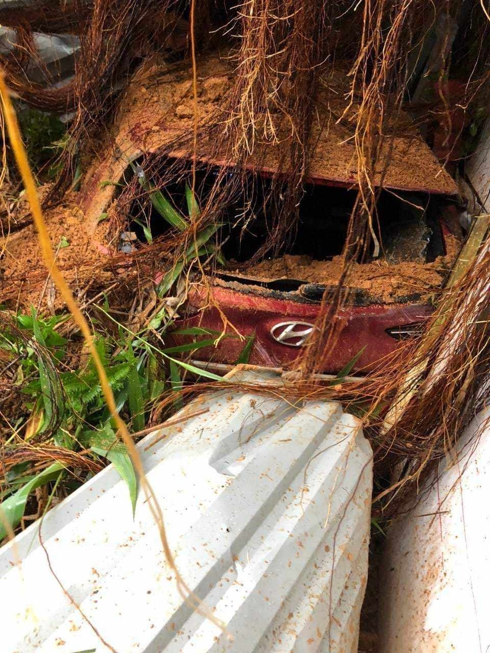 hien truong vu sat lo deo bao loc hang tram khoi dat da tu qua doi do ap vui lap tru so chot canh sat giao thong