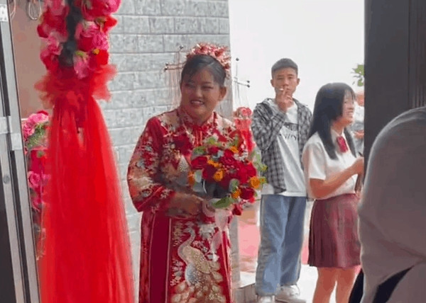 nguoi than khoc nuc no khong muon ga chu re cho co dau1 nguoi than khoc nuc no khong muon ga chu re cho co dau1