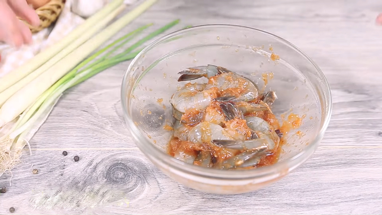 doi thuc don bang mon tom nuong sot pho mai ngon nhuc nach 3
