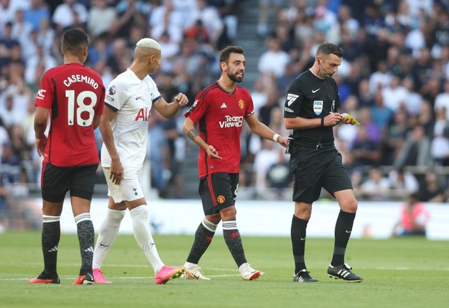 bruno fernandes bay to su that vong khi var khong dung ve phia mu 1 bruno fernandes bay to su that vong khi var khong dung ve phia mu 1