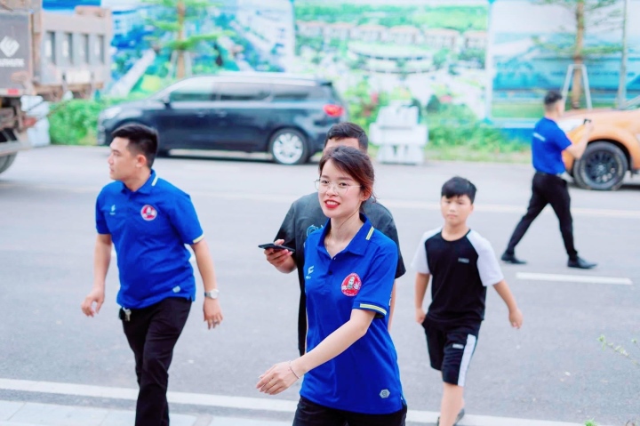 phat sot voi hinh anh nu tai xe xinh dep nang 36kg lai xe tai nang 30 tan8