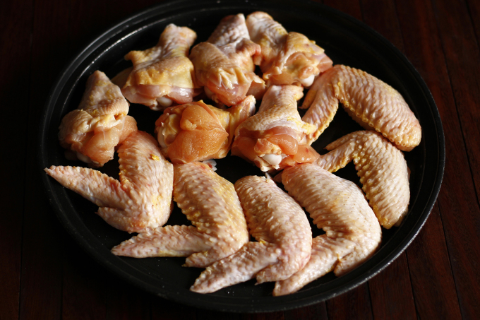 cach lam canh ga chien bo toi thom ngon hap dan2