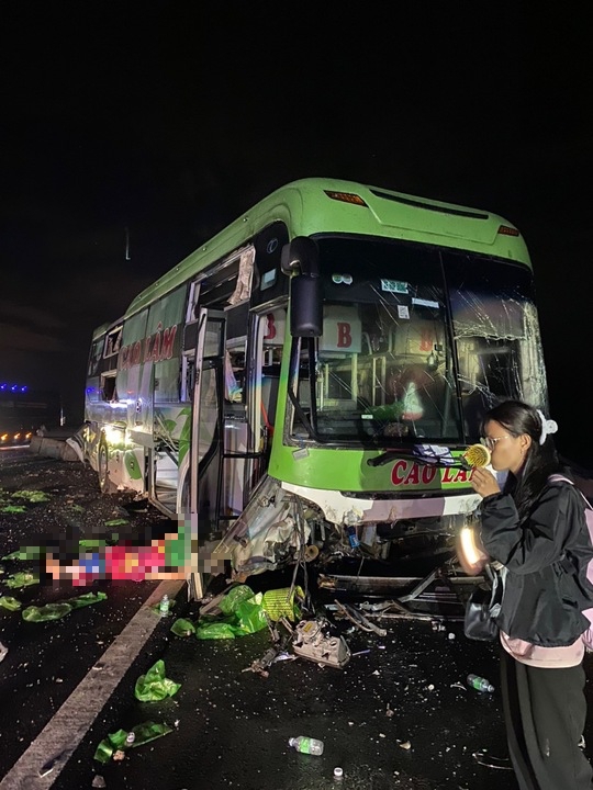 xe giuong nam cho 26 hanh khach gap tai nan tren cao toc phan thiet dau giay xe giuong nam cho 26 hanh khach gap tai nan tren cao toc phan thiet dau giay