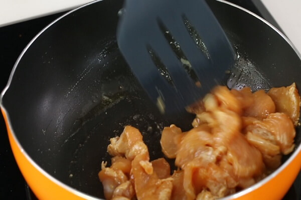 bat mi cach lam mon ca ri ga kieu thai cho bua com gia dinh luon moi me2 bat mi cach lam mon ca ri ga kieu thai cho bua com gia dinh luon moi me2