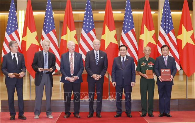 chu tich quoc hoi vuong dinh hue hoi kien tong thong hoa ky joe biden10 chu tich quoc hoi vuong dinh hue hoi kien tong thong hoa ky joe biden10