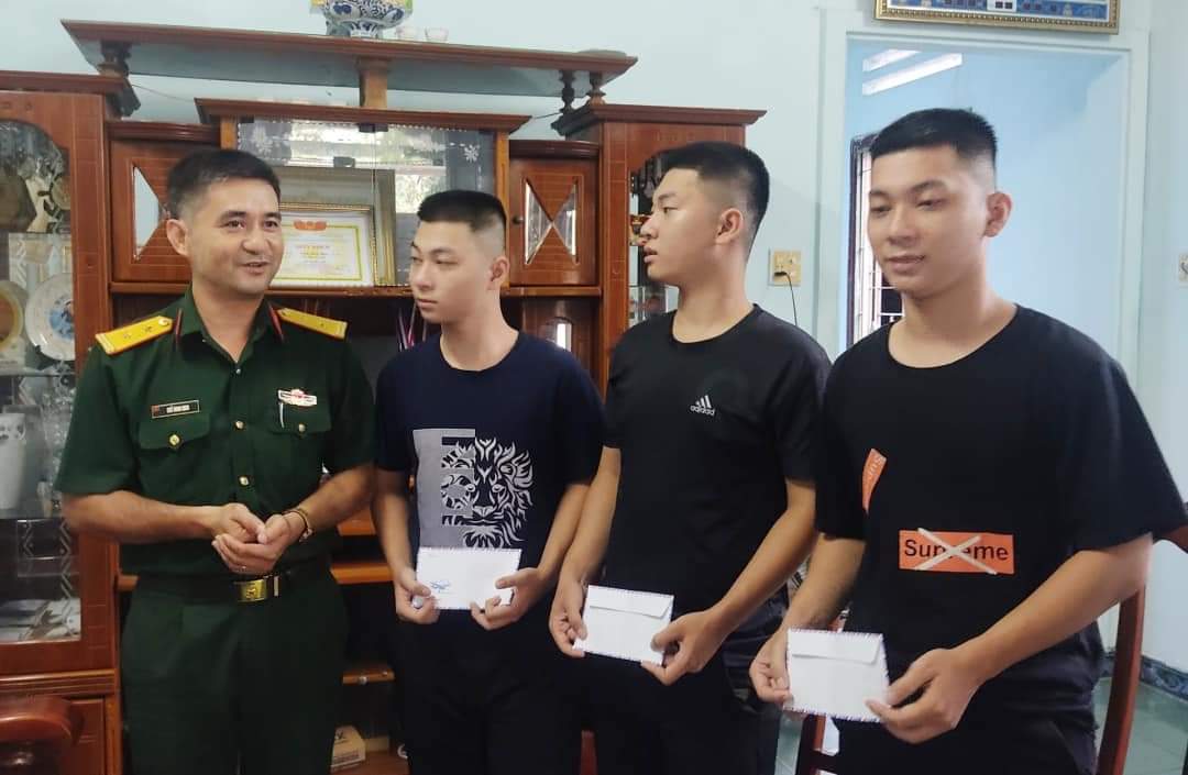 hy huu ba anh em sinh 3 o khanh hoa cung nhau trung tuyen vao truong quan doi theo nghiep cha hy huu ba anh em sinh 3 o khanh hoa cung nhau trung tuyen vao truong quan doi theo nghiep cha