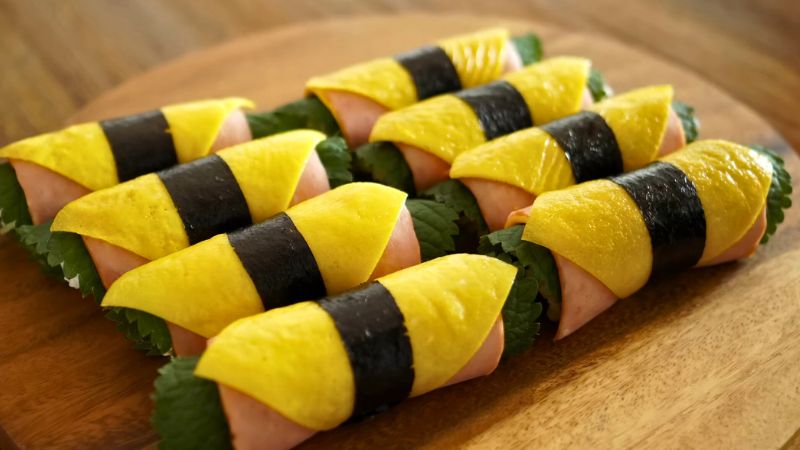 Ăn - Chơi - Mách bạn cách làm sandwich kimbap đủ màu sắc, vừa ngon, vừa dễ chế biến (Hình 6).