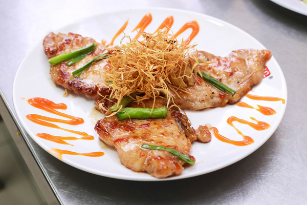 Ăn - Chơi - Cách làm sườn cốt lết nướng mật ong mềm thơm, đậm đà, khiến cả nhà thích mê (Hình 2).