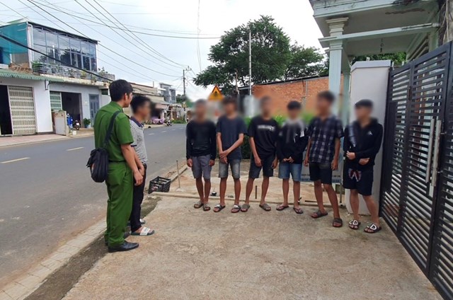 dieu tra nhom 6 thieu nien lien tiep gay ra hon 30 vu trom cap tren xe o to cua nguoi dan 1