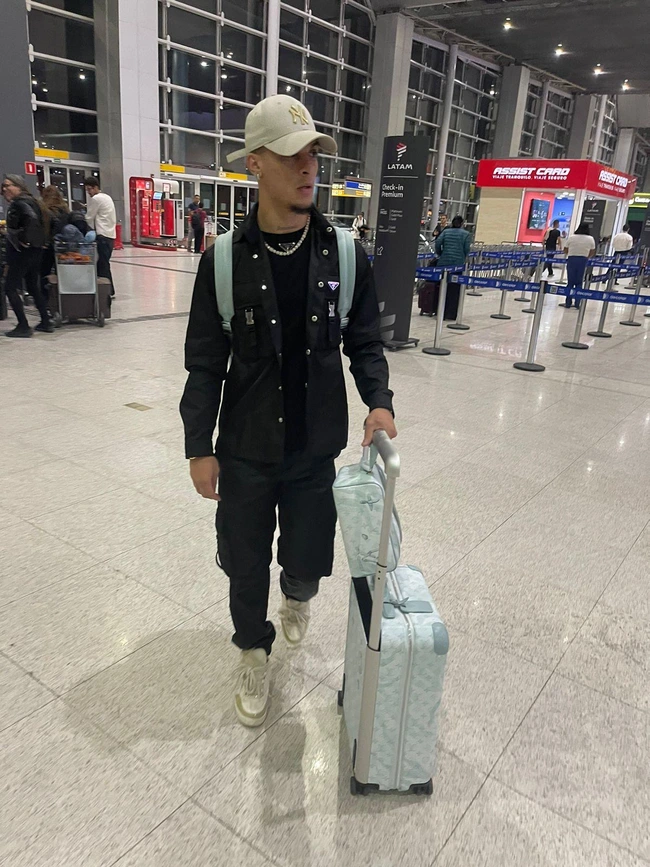 antony tro lai anh de lam viec voi canh sat sau cao buoc hanh hung ban gai2 antony tro lai anh de lam viec voi canh sat sau cao buoc hanh hung ban gai2