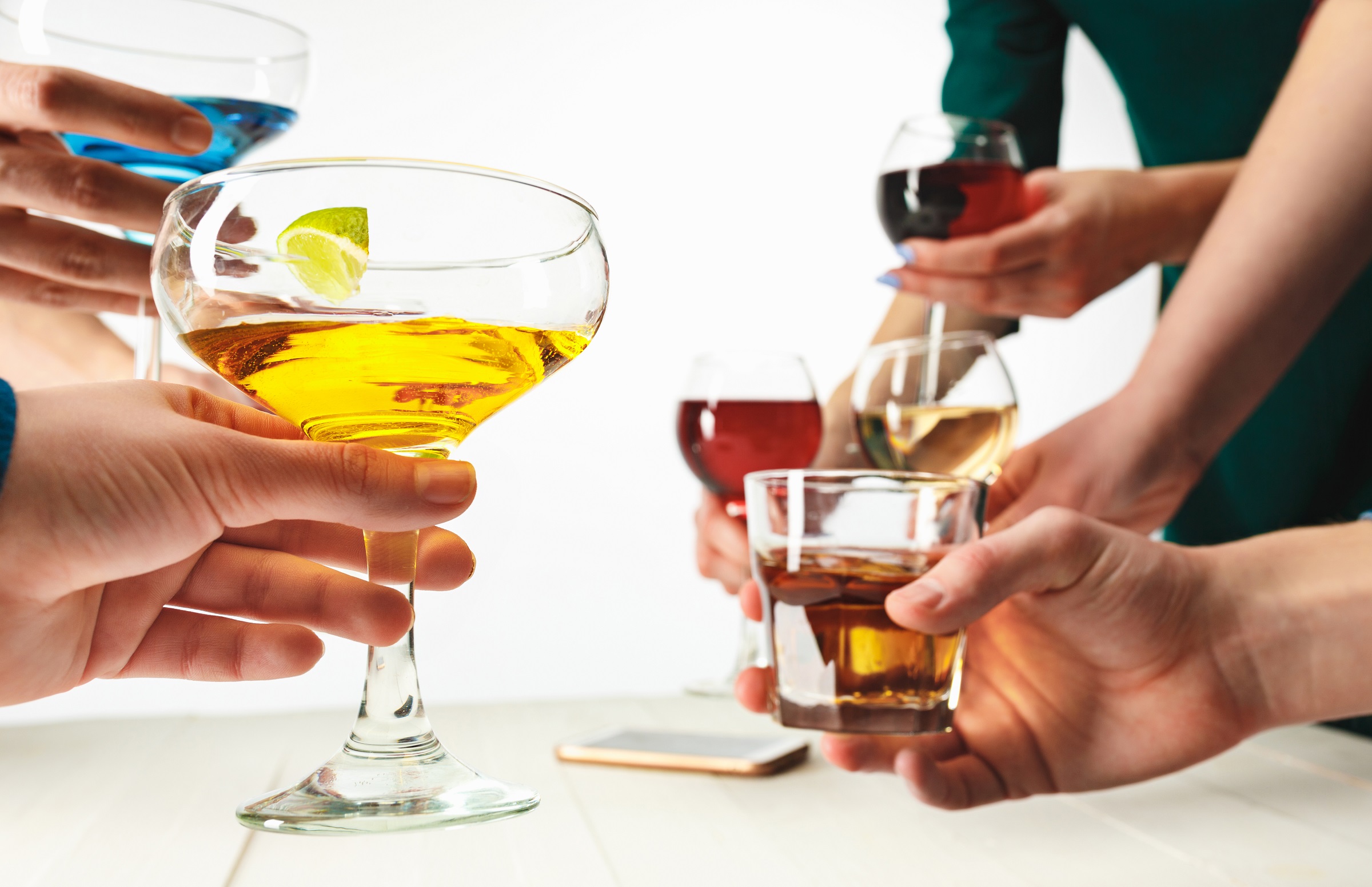 chuyen gia mach ban meo lam the nao de uong ruou ma khong gay hai cho co the 1