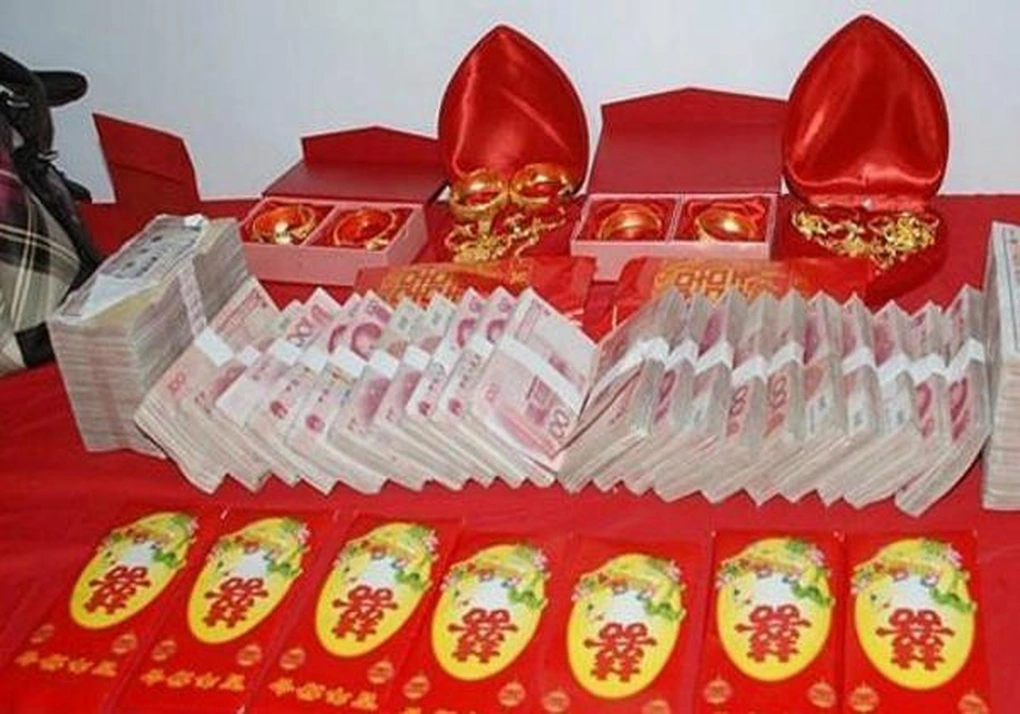 ket hon 8 nam van phai miet mai tra no giup bo me chong hoi ra moi biet day la khoan sinh le khi cuoi co2