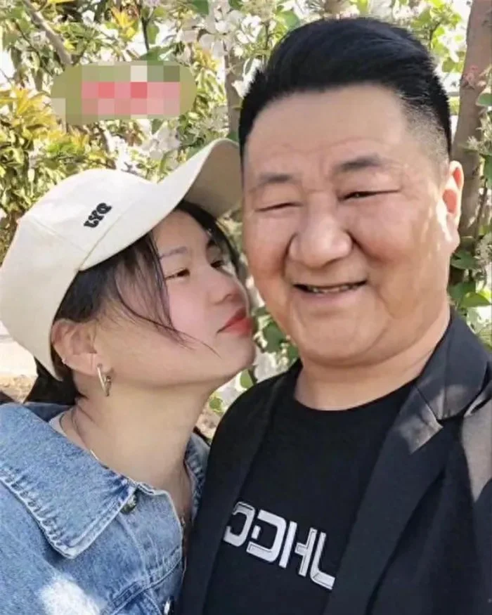 ong chu u60 tiet lo khoan chi khung de lay duoc vo kem minh 35 tuoi1 ong chu u60 tiet lo khoan chi khung de lay duoc vo kem minh 35 tuoi1