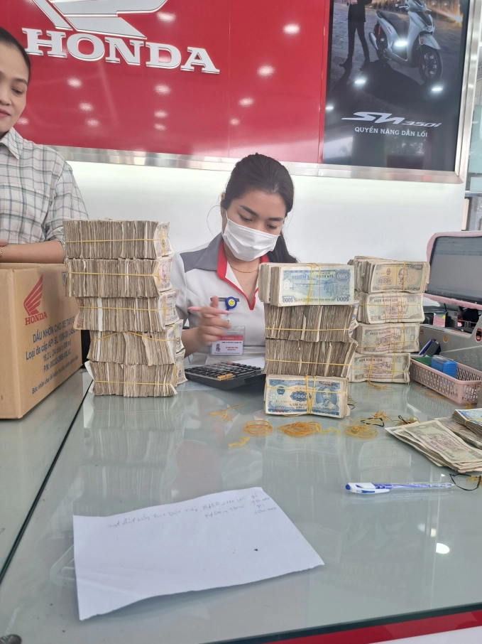 chong tich tien le bo vao balo 2 nam sau nguoi vo duoc dip bat ngo vi so tien da len den 8 con so1 chong tich tien le bo vao balo 2 nam sau nguoi vo duoc dip bat ngo vi so tien da len den 8 con so1