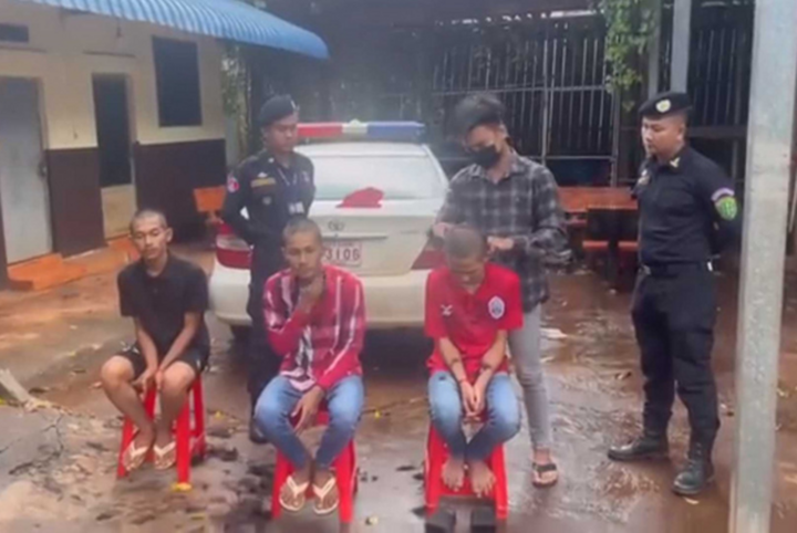 3 thanh nien lam xiec tren xe may bi csgt phat bang nhung hinh phat la doi2 3 thanh nien lam xiec tren xe may bi csgt phat bang nhung hinh phat la doi2