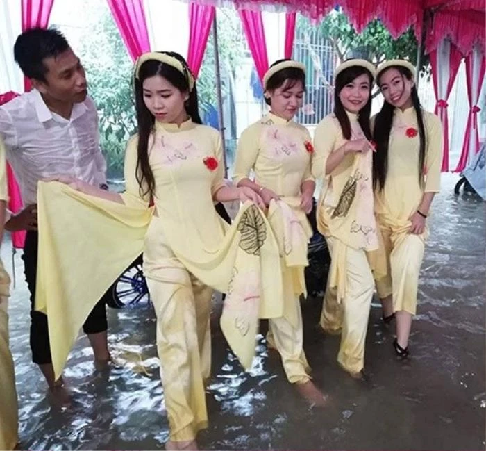 dam cuoi bong vang khach vi su co tro treu nay3