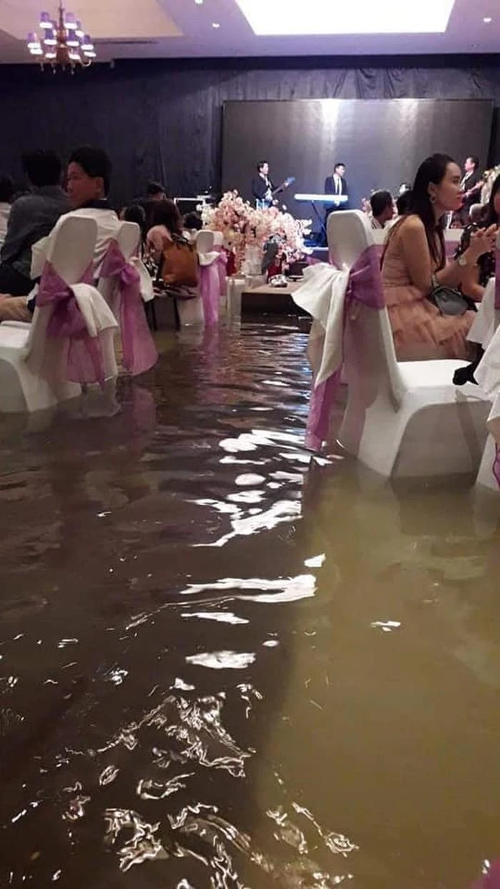 dam cuoi bong vang khach vi su co tro treu nay4