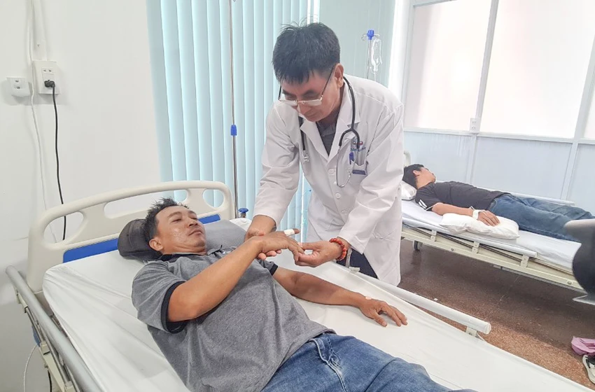 nguoi dan ong nhap vien cap cuu sau khi bi nhen doc can1 nguoi dan ong nhap vien cap cuu sau khi bi nhen doc can1