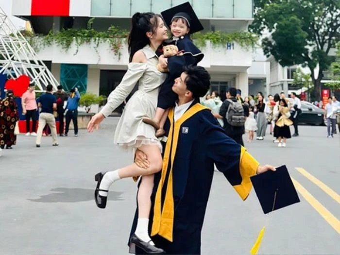 ca hoi truong xuc dong khi chung kien hinh anh nguoi me tre cung con trai 3 thang tuoi len nhan bang thac si61 ca hoi truong xuc dong khi chung kien hinh anh nguoi me tre cung con trai 3 thang tuoi len nhan bang thac si61