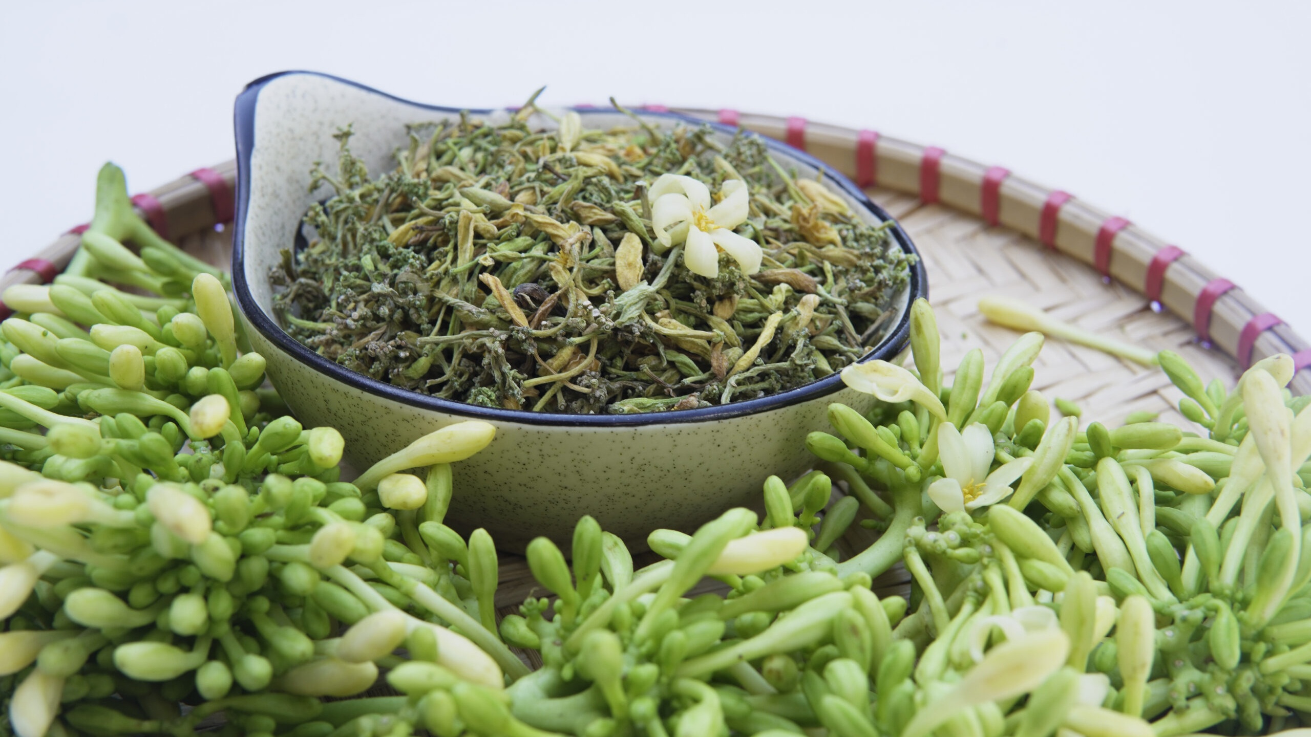 dung uong hoa du du duc ngam mat ong neu ban chua biet dieu nay5 dung uong hoa du du duc ngam mat ong neu ban chua biet dieu nay5