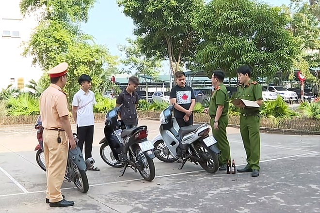 bat tam giam 2 doi tuong duoi 18 tuoi thong chot tan cong csgt o phu tho1 bat tam giam 2 doi tuong duoi 18 tuoi thong chot tan cong csgt o phu tho1