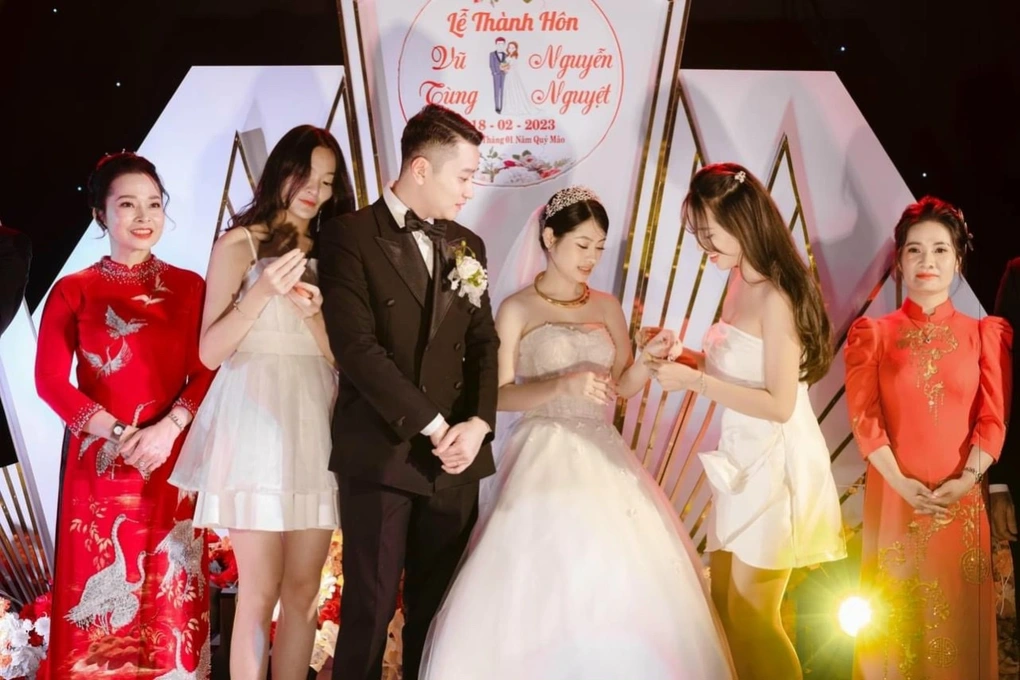 ba me u50 lam day song mang xa hoi khi nhay mua nhu tuoi doi muoi trong dam cuoi con trai ba me u50 lam day song mang xa hoi khi nhay mua nhu tuoi doi muoi trong dam cuoi con trai