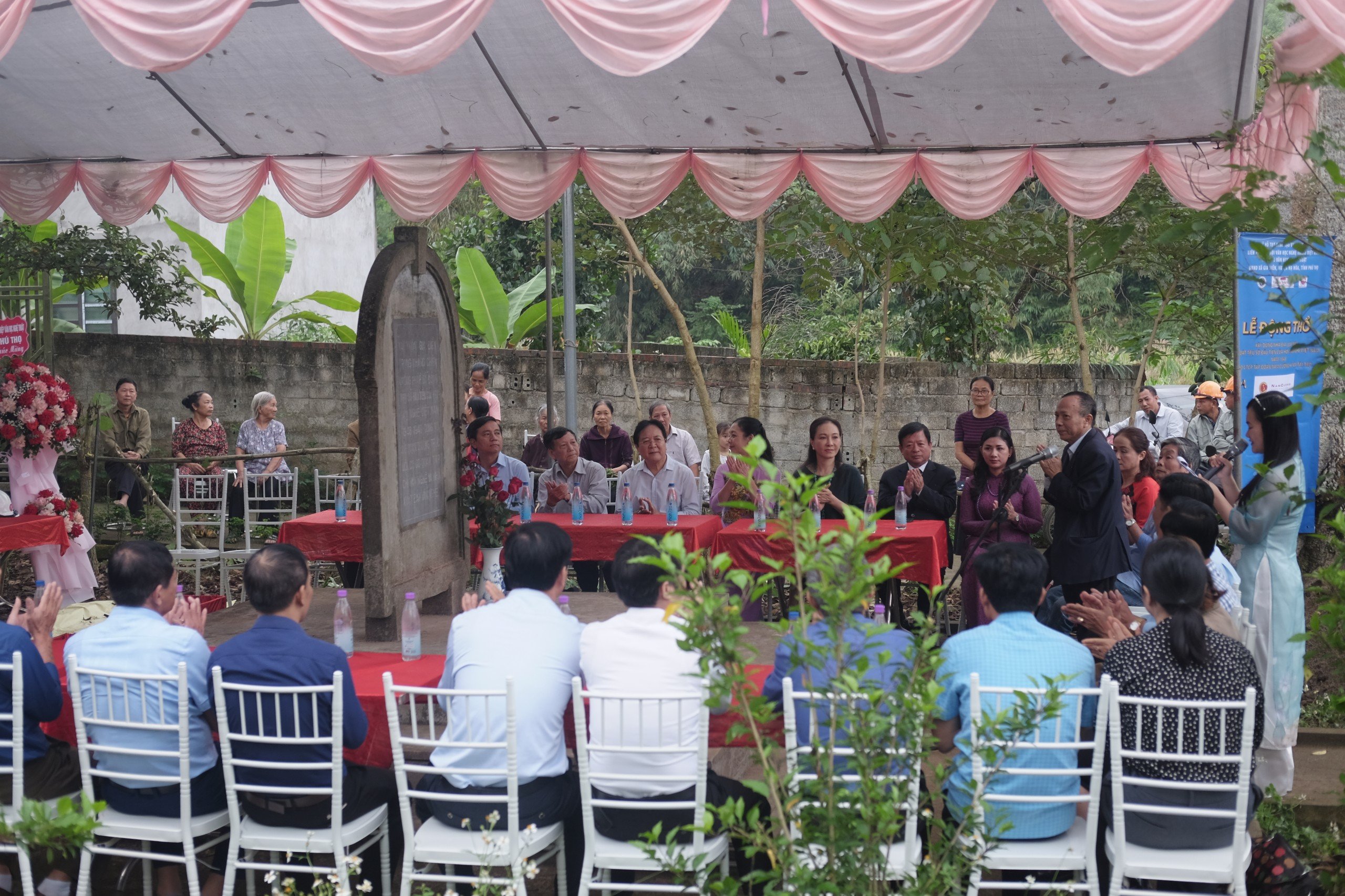 le dong tho xay dung nha bia luu niem tai thu do van nghe thoi khang chien1