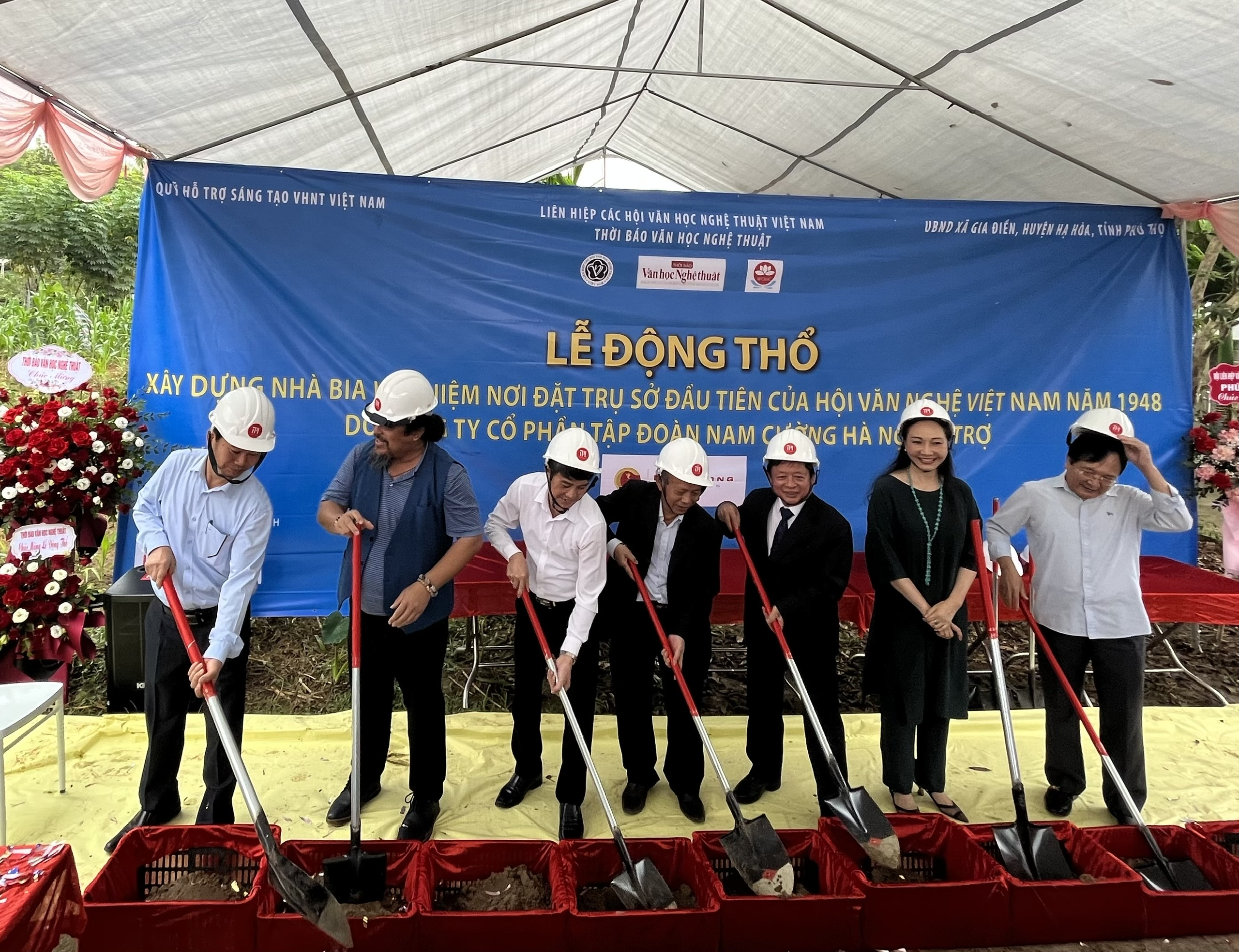le dong tho xay dung nha bia luu niem tai thu do van nghe thoi khang chien2