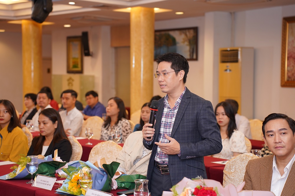 ong chu hong minh chu tich hiep hoi nha hang viet nam rav chia se quan diem tai hop bao