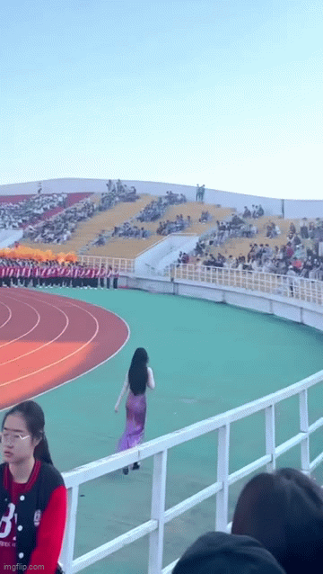 den tre le khai mac hoi thao nu sinh hoa nu than nho khoanh khac nay1 den tre le khai mac hoi thao nu sinh hoa nu than nho khoanh khac nay1