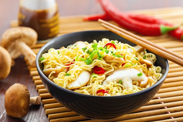mi tom tuy rat tien loi va ngon mieng nhung dai ky voi nhom nguoi nay2