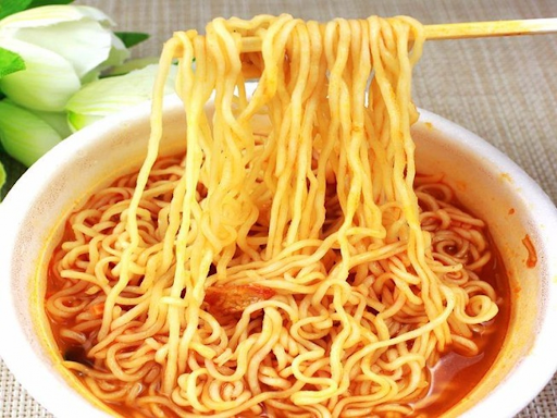 mi tom tuy rat tien loi va ngon mieng nhung dai ky voi nhom nguoi nay3