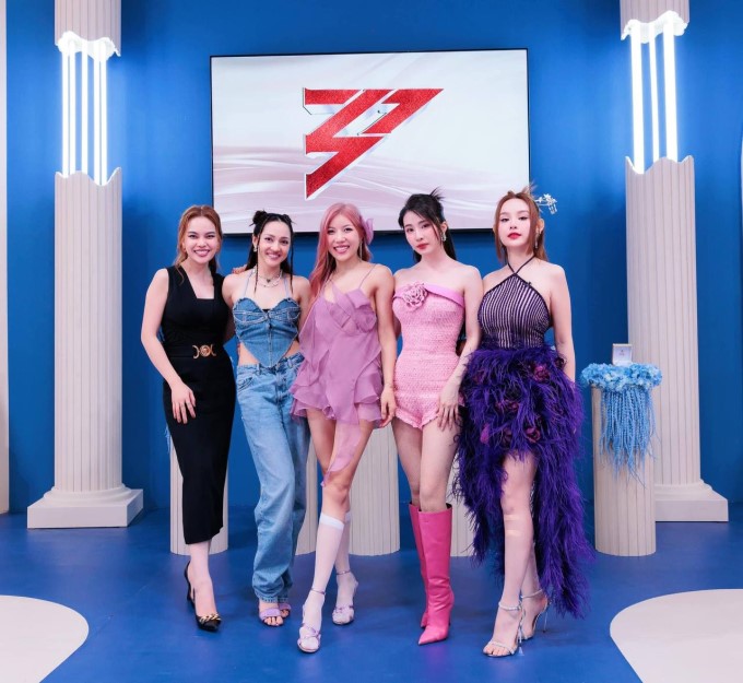 quynh nga va huong ly gay tranh cai khi keu goi khan gia chuyen tien de doi vote cho minh tai chi dep dap gio re song 1 quynh nga va huong ly gay tranh cai khi keu goi khan gia chuyen tien de doi vote cho minh tai chi dep dap gio re song 1