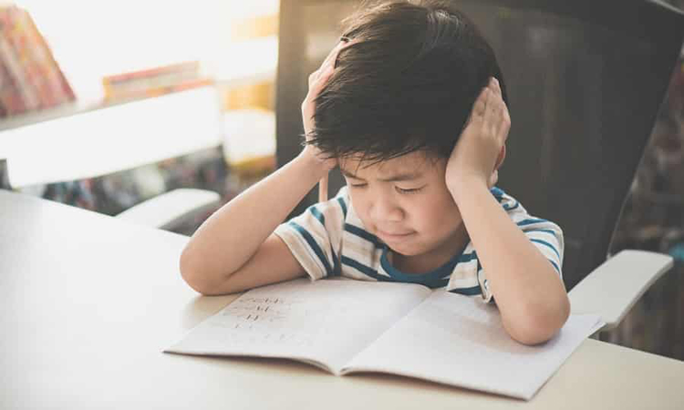 be trai 8 tuoi bien mat khi dang cho xe buyt den truong ly do khien nhieu nguoi phai suy ngam3