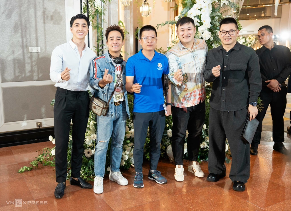 dan sao noi tieng den tham du dam cuoi doan van hau va doan hai my15 dan sao noi tieng den tham du dam cuoi doan van hau va doan hai my15