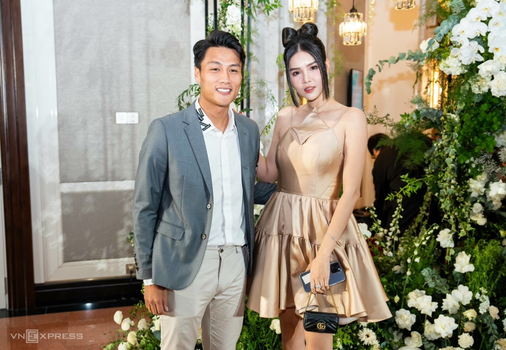 dan sao noi tieng den tham du dam cuoi doan van hau va doan hai my16 dan sao noi tieng den tham du dam cuoi doan van hau va doan hai my16