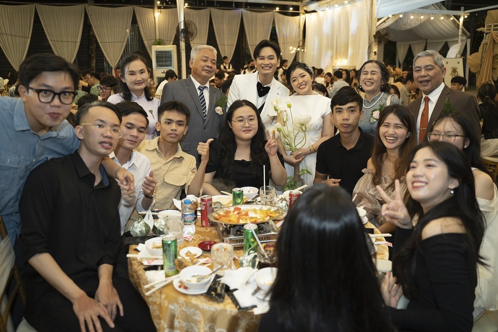 dam cuoi gay xon xao coi mang khi thay the ruou bia bang loai thuc uong nay3