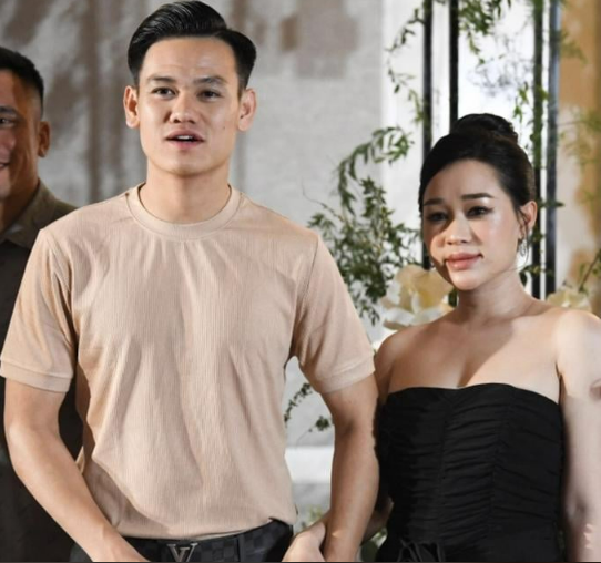 vo chong ho tan tai gay chu y khi mung cuoi so tien khung cho doan van hau2 vo chong ho tan tai gay chu y khi mung cuoi so tien khung cho doan van hau2