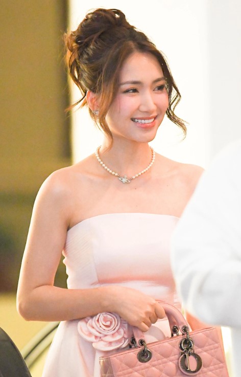 hoa minzy tiet lo tung mang on doan van hau du ban ron lich trinh van den hat dam cuoi