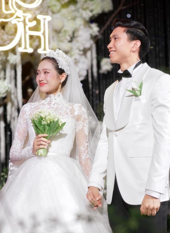 hoa minzy tiet lo tung mang on doan van hau du ban ron lich trinh van den hat dam cuoi2