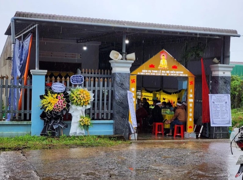 dai dien chi cuc kiem lam tinh dak lak den tham hoi dong vien gia dinh quyen tram truong kiem lam tu vong trong rung dai dien chi cuc kiem lam tinh dak lak den tham hoi dong vien gia dinh quyen tram truong kiem lam tu vong trong rung