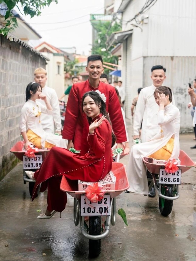dam cuoi doc la chang trai thue 10 chiec xe rua cho sinh le den hoi cuoi co hang xom3 dam cuoi doc la chang trai thue 10 chiec xe rua cho sinh le den hoi cuoi co hang xom3