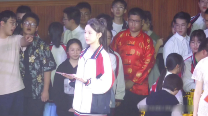 nu sinh gay bao mang xa hoi nho khoanh khac len nhan giay khen nhieu nguoi cam than ve dep tri thuc co khac 5