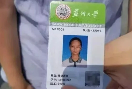 nu sinh bat dac di noi tieng trong truong chi vi cai ten doc la co mot khong hai nu sinh bat dac di noi tieng trong truong chi vi cai ten doc la co mot khong hai