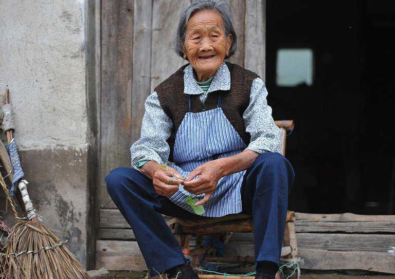 4 nguoi con bo mac me gia 89 tuoi khong cham chi nhan ra bai hoc dat gia nho cau noi cua mot nguoi chau1