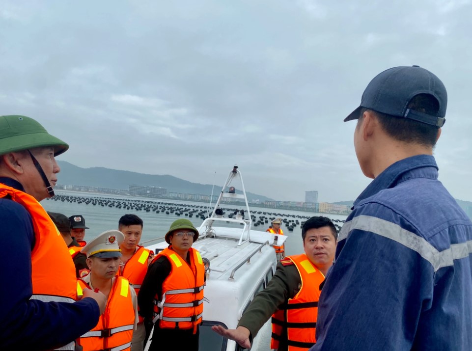 quang ninh to chuc cuong che loat cong trinh nuoi trong thuy san trai phep tren vinh ha long2 quang ninh to chuc cuong che loat cong trinh nuoi trong thuy san trai phep tren vinh ha long2